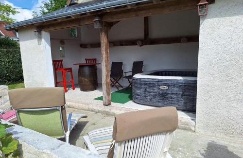 Clere-du-Bois Casa | Séjour paisible au cœur du Berry : maison familiale moderne, cheminée, jardin, et SPA à Cléré-du-Bois. - FR-1-591-563