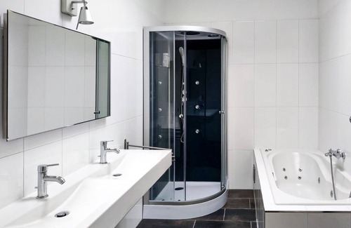 Museum Quarter Casa | Sézane's Lodges: shared home - not hotel - in museum district