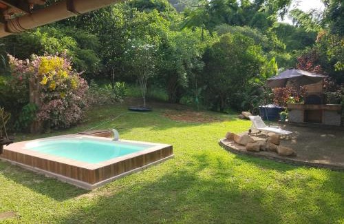 Silva Jardim Casa | Sítio com piscina, na estrada de Aldeia Velha e rio a frente da porteira