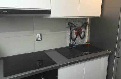 Kokoszki Apartamento | Słoneczny pokój z balkonem.