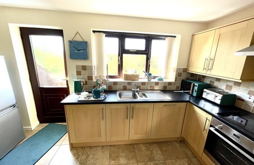 Cemaes Bay Casa | Sŵn y Nant Modern Coastal Cottage, Cemaes Bay, Anglesey