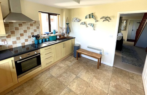 Cemaes Bay Casa | Sŵn y Nant Modern Coastal Cottage, Cemaes Bay, Anglesey