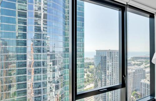 South Loop Apartamento | S Loop Studio w Pool Gym Spa nr Grant Park CHI-739