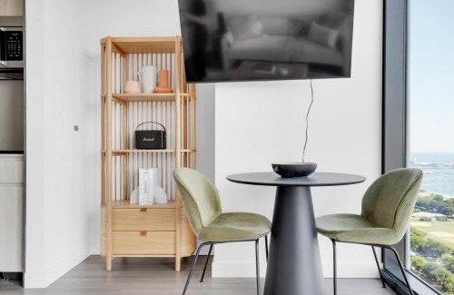 South Loop Apartamento | S Loop Studio w Pool Gym Spa nr Grant Park CHI-739