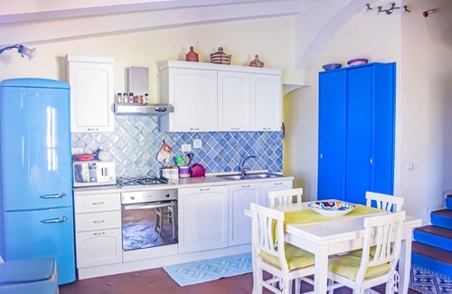 Cardedu Apartamento | S'Omu and Assunta 1P apartment with terrace and private pool.