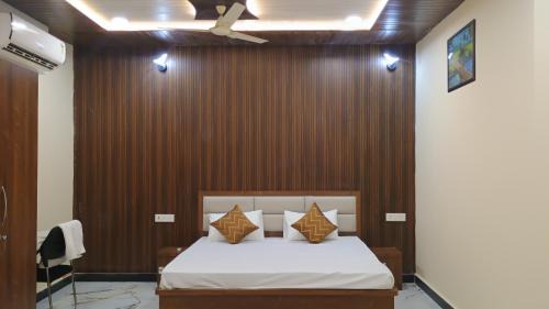 Varanasi Casa | S R Guest House