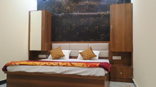 Varanasi Casa | S R Guest House