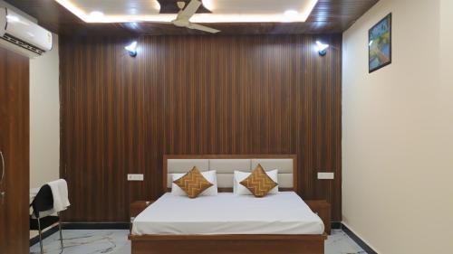 Varanasi Casa | S R Guest House