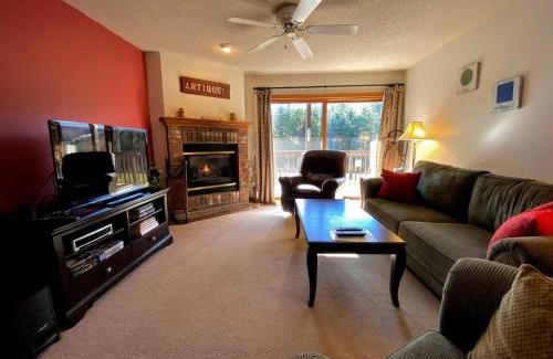 Bretton Woods Apartamento | S4 Ski Slope Views Bretton Woods condo with easy access to Mt Washington Skiing White Mountains