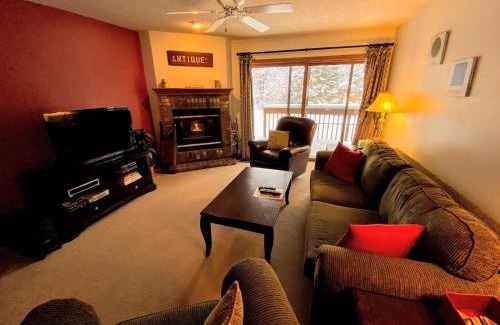 Bretton Woods Apartamento | S4 Ski Slope Views Bretton Woods condo with easy access to Mt Washington Skiing White Mountains