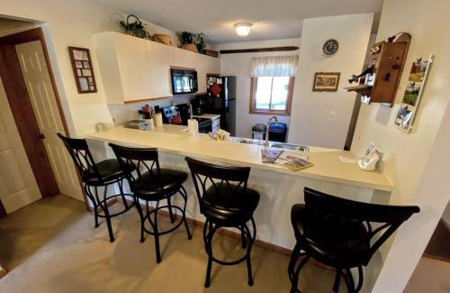 Bretton Woods Apartamento | S4 Ski Slope Views Bretton Woods condo with easy access to Mt Washington Skiing White Mountains