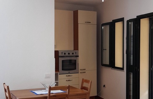 La Caletta Apartamento | Sa Calitta apartment, central area with large veranda 300 mt from the beach