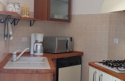 La Caletta Apartamento | Sa Calitta apartment, central area with large veranda 300 mt from the beach