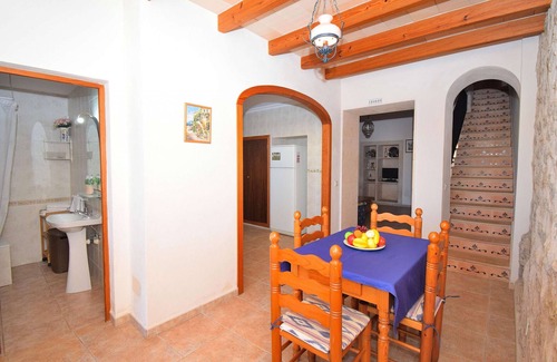 Maria de la Salut Chalet De Esquí | Sa Raval 082 acogedora casa de pueblo tradicional con terraza y WiFi