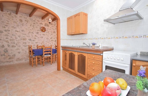 Maria de la Salut Chalet De Esquí | Sa Raval 082 acogedora casa de pueblo tradicional con terraza y WiFi
