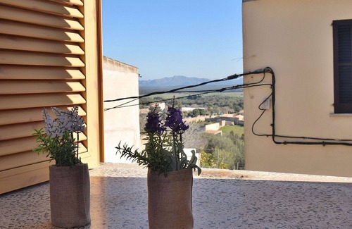 Maria de la Salut Chalet De Esquí | Sa Raval 082 acogedora casa de pueblo tradicional con terraza y WiFi
