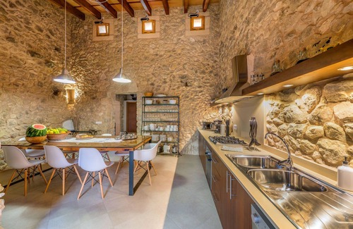 Lloret de Vistalegre Villa | SA SERRA - Tradicional villa de piedra mallorquina con piscina privada e increibles vistas
