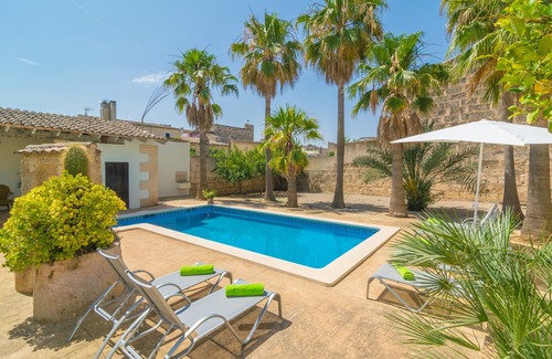 Maria de la Salut Villa | SA VERDERA - Gran casa de pueblo con espectacular patio y piscina privada. WiFi Gratis