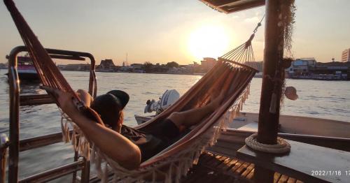 Phra Borom Maha Ratchawang Alquiler De Eote | Sabai Sabai Liveaboard Bangkok
