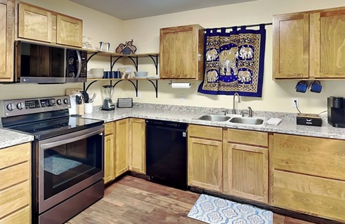 Rockport Casa | SabaiDii Guesthouse B | Cozy, Garden Views