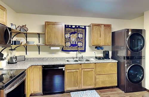 Rockport Casa | SabaiDii Guesthouse B | Cozy, Garden Views