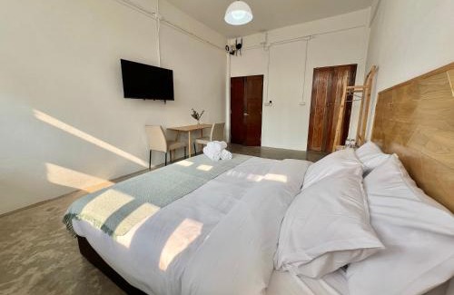 Pom Prap Sattru Phai Casa | Sabay Home