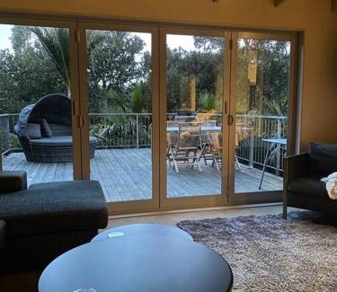 Omiha Casa | Sabbaticus 3 Bed Waiheke Escape