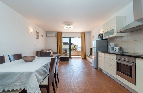 Businci Apartamento | SABLIC 1 apartamento con vistas al mar, a 30 metros de una playa en OKRUG GORNJI