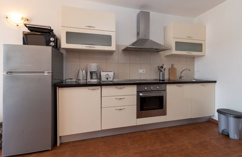 Businci Apartamento | SABLIC 1 apartamento con vistas al mar, a 30 metros de una playa en OKRUG GORNJI