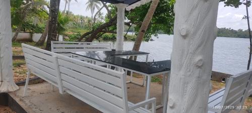 Mayyanad Cabina | Sabu's Lake And Beach Resort