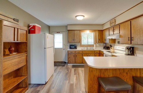 Medora Condominio | ¡NUEVO! Condominio con terraza a pie hasta el centro de Medora y senderismo
