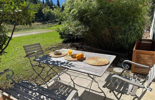 Maxlrain Apartamento | Sachrang: Ferien-wohnung am See mit Bergblick