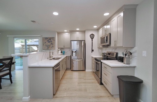 Sacramento Casa | Sacramento 4 Bedroom Family Home with Pool + Fire Pit