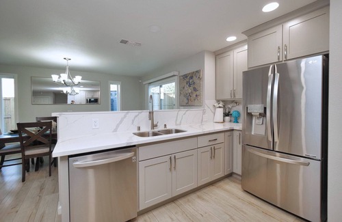 Sacramento Casa | Sacramento 4 Bedroom Family Home with Pool + Fire Pit