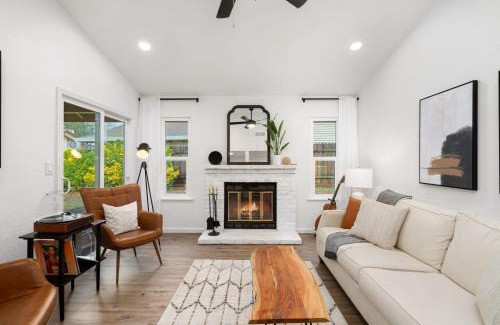 Pleasant Grove Casa | Sacramento Gem w Cozy Wood Fireplace BBQ Grill
