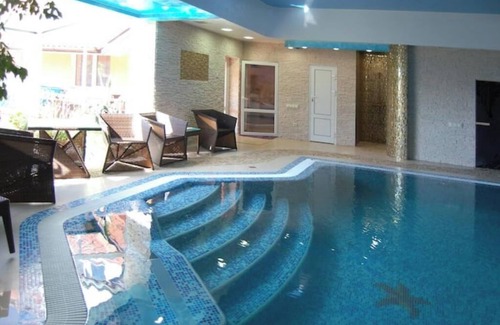 Minsk Region Casa | Sacramento Home 5 Bedroom; 3.5 Bathrooms for 11 People
