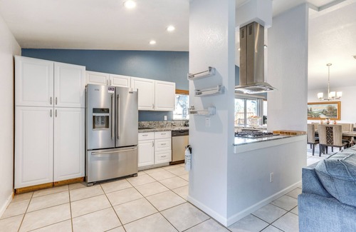 Foothill Farms Casa | Sacramento Home w/ Pool Near Dtwn: Pets Welcome!