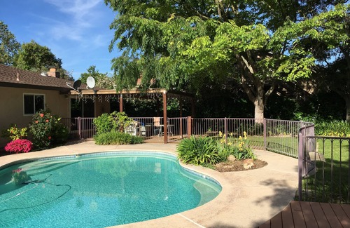 Sacramento Casa | Sacramento Suburban con piscina