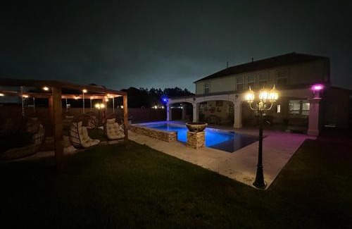 Houston Casa | Saddle n Spurs BNB, 25 minutes to downtown, pool, fire pit, grill