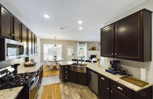 Houston Casa | Saddle & Spurs BNB - with heated pool
