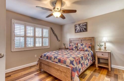 Sevierville Chalet De Esquí | Saddleback Retreat, Game Room, Hot Tub, WIFI, 685 FREE tickets each paid day!