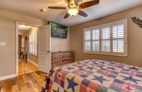 Sevierville Chalet De Esquí | Saddleback Retreat, Game Room, Hot Tub, WIFI, 685 FREE tickets each paid day!