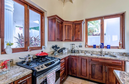 Spring Estate Villa | Hermoso y Amplio Luxury Retreat