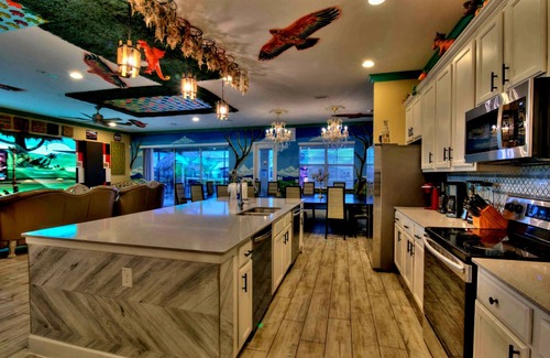Kissimmee Casa | SAFARI SPORTS WONDER TRIPLE LISTING, sleeps 120