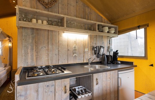 Vierhuizen Casa | Tienda safari, en un parque de vacaciones cerca del Parque Nacional Lauwersmeer