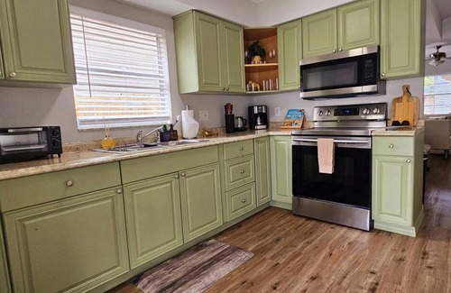 Terrace Park Casa | Safari Vibes – Near Busch Gardens, USF & Hard Rock Casino - 6 Guests