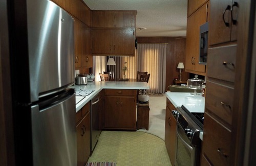 Wichita Falls Casa | SAFB, MSU, MEDICAL DISTRICT, GOLFING Mid Century style & beautiful backyard