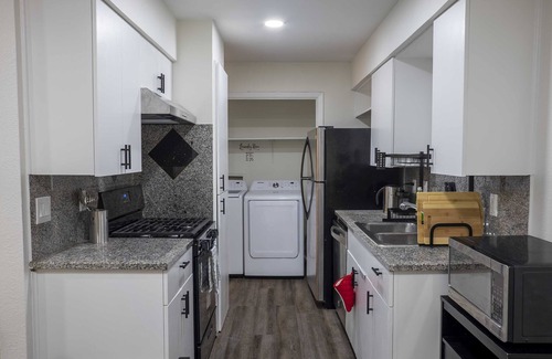 South Manchaca Casa | Safe and Quiet Neighborhood, Close to Downtown Austin!!!