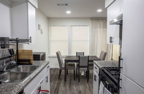 South Manchaca Casa | Safe and Quiet Neighborhood, Close to Downtown Austin!!!