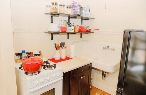 Highland Park Apartamento | Safe and Secure, Charming, Clean Studio
